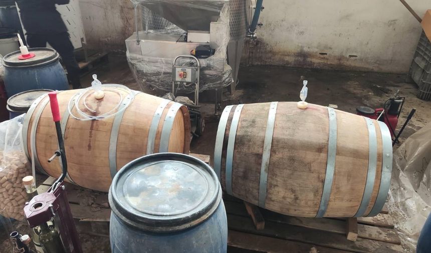 Bursa'da 800 litre kaçak şarap ele geçirildi