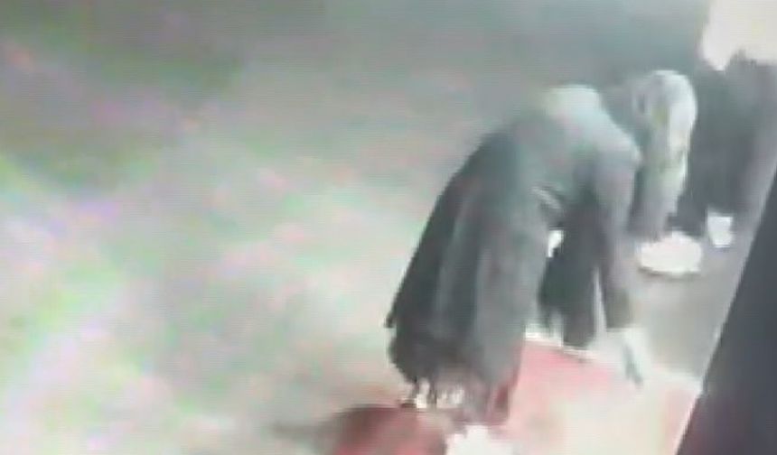 Apartmanda büyü paniği, karanlıkta gelip idrar ve toz döktüler