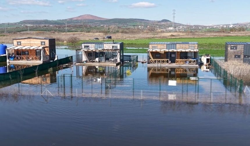 Uluabat Gölü taştı! Bungalovlar, göl evi oldu