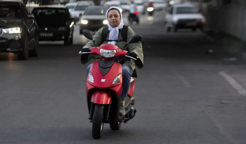 İran'da kadınlar artık motosiklet kullanabilecek