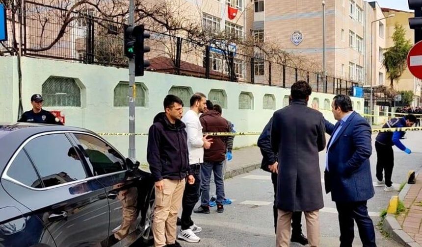 Fatih'te boşanma aşamasındaki eşini sokak ortasında öldürdü