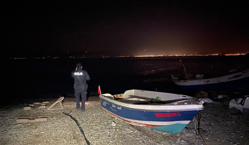 Balık tutmak için açılan kayık battı, baba-oğul ölümden döndü