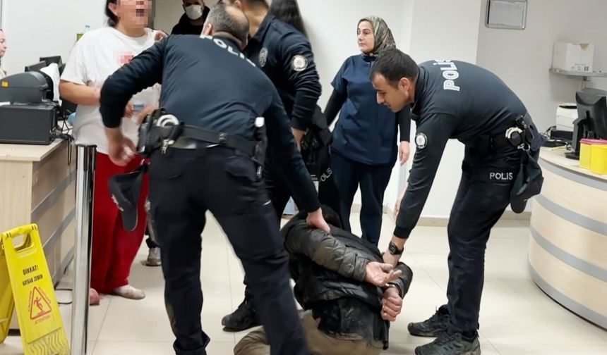 Oğlu sevgilisini bıçakladı, kendisi polisi tokatladı