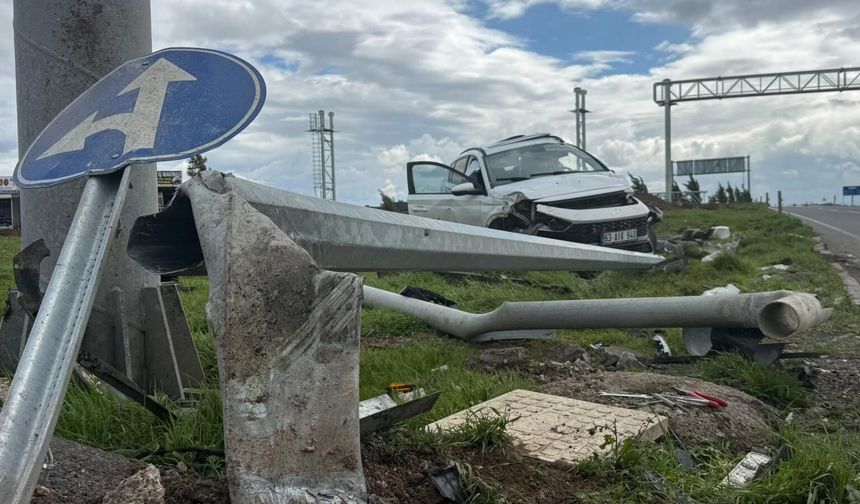 Diyarbakır'da okul servisi kaza yaptı: 13'ü öğrenci 15 yaralı