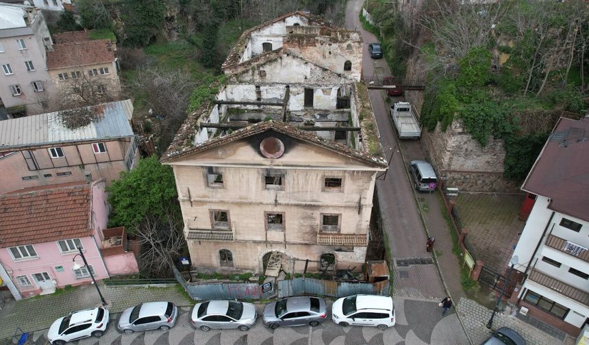 156 yıllık tarihi binanın hali Bursalıları üzüyor