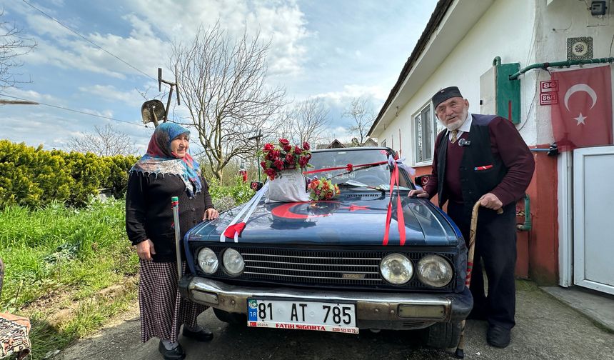 86 yaşında eşi için gelin arabası süsledi, aşkını haykırdı