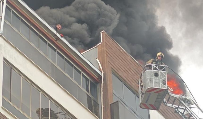 Bursa'da Millet Mahallesi'nde 8 katlı sitede yangın!