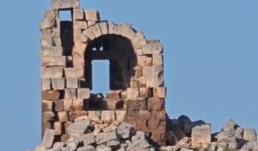 Tarihi yapıda tepki çeken halay