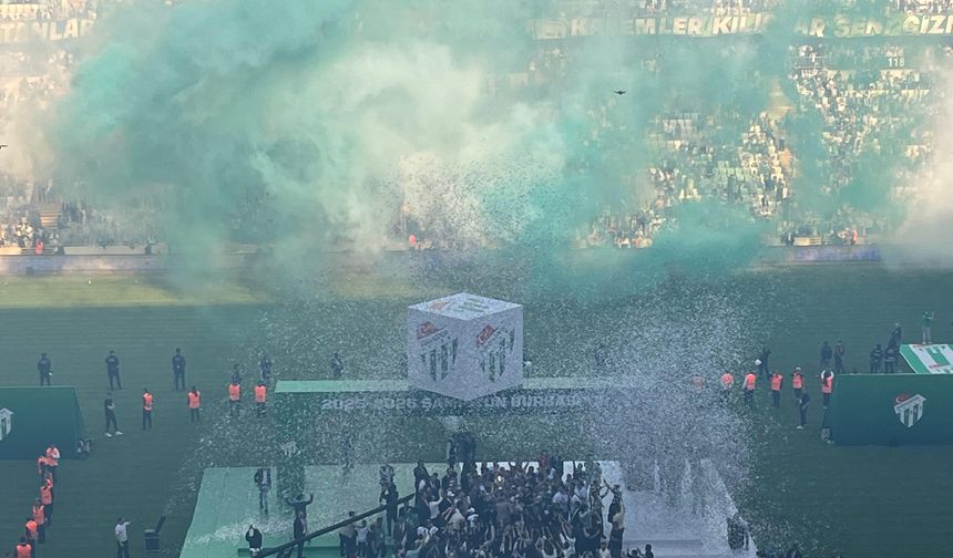 Bursaspor, şampiyonluk kupasını görkemli törenle aldı