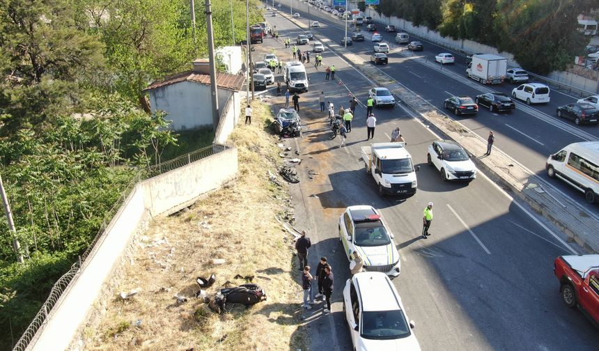 İzmir'deki kazada 1'i polis 3 kişi hayatını kaybetti, 5 kişi yaralandı