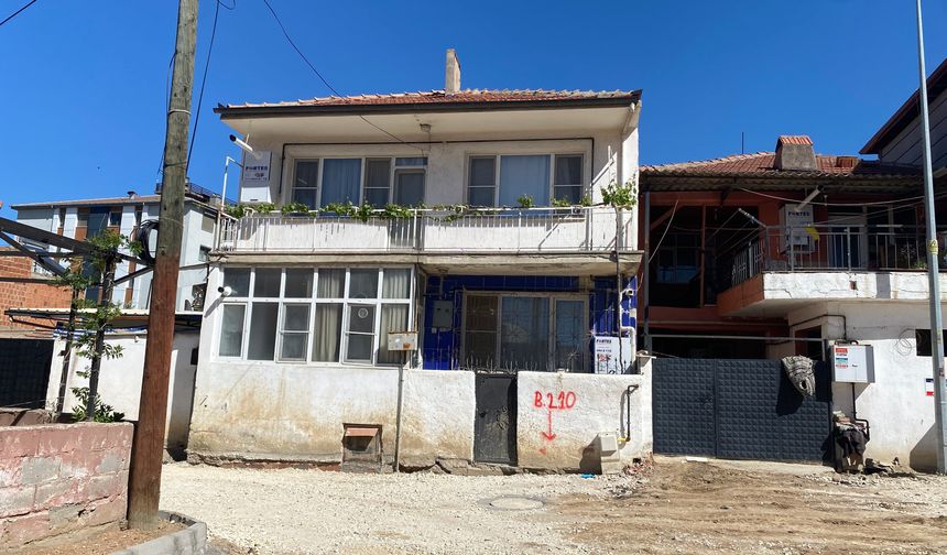 Namaz için uyandı, oğlunu banyoda ölü buldu