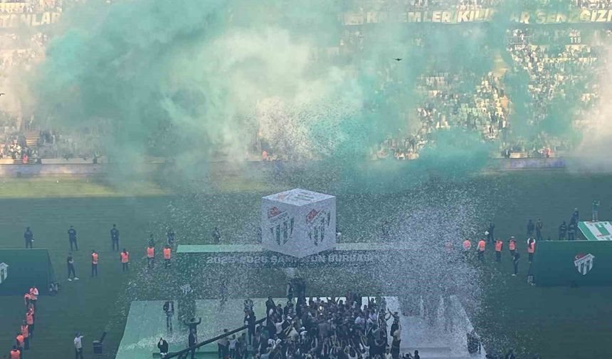 Bursaspor, şampiyonluk kupasını görkemli törenle aldı