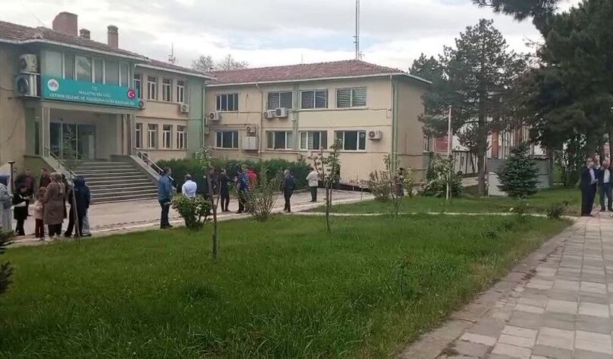Malatya'da 5,6 büyüklüğünde deprem!!