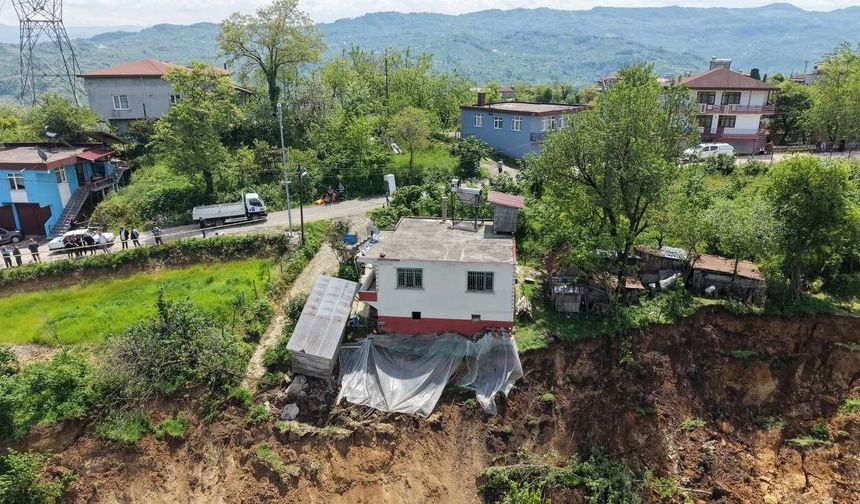 Ordu'da heyelan!! Dağ aşağı kaydı, 400 dönüm alan etkilendi