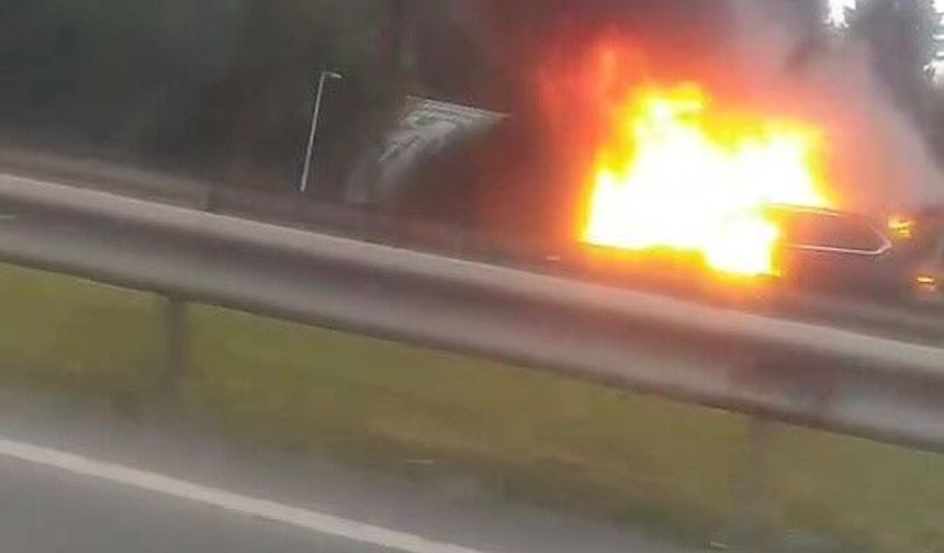 Bursa'da seyir halindeki otomobil alev topuna döndü