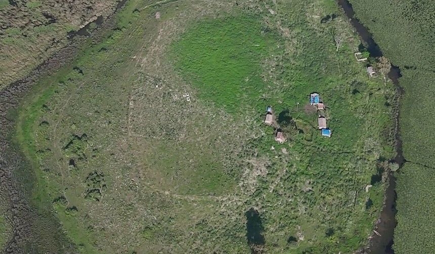 93yaşındaki kadın, Hatay'da göldeki adada yaşıyor