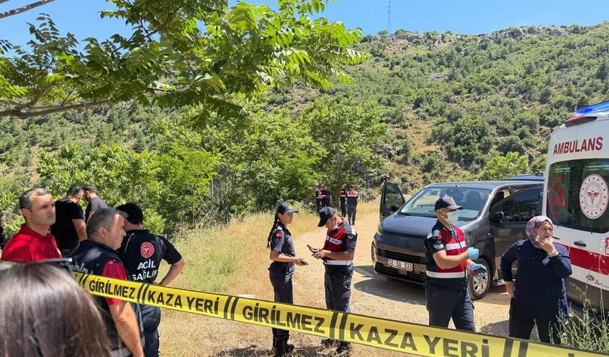 Isparta'da park halindeki araçta 2 gencin cansız bedeni bulundu