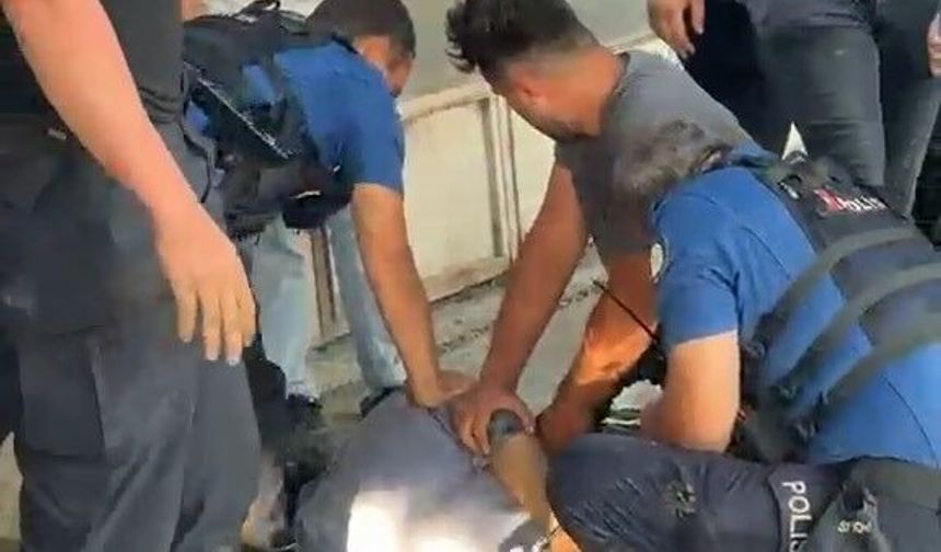 Bursa'da akli dengesi yerinde olmayan şahıstan çıkanlar dudak uçuklattı