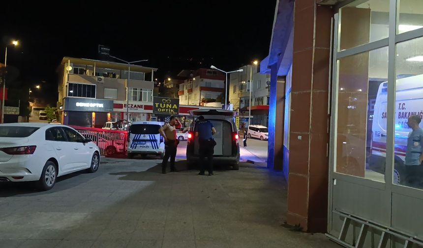 Babasını darp eden ağabeyini bıçaklandı