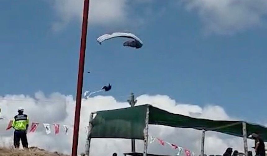 Yamaç paraşütü pilotunun düşme anı kamerada