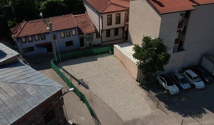 Bursa'da tarihi mezar otoparka dönüştü