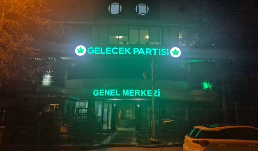 Ahmet Davutoğlu, Gelecek Partisi'ni kapattıklarını duyurdu