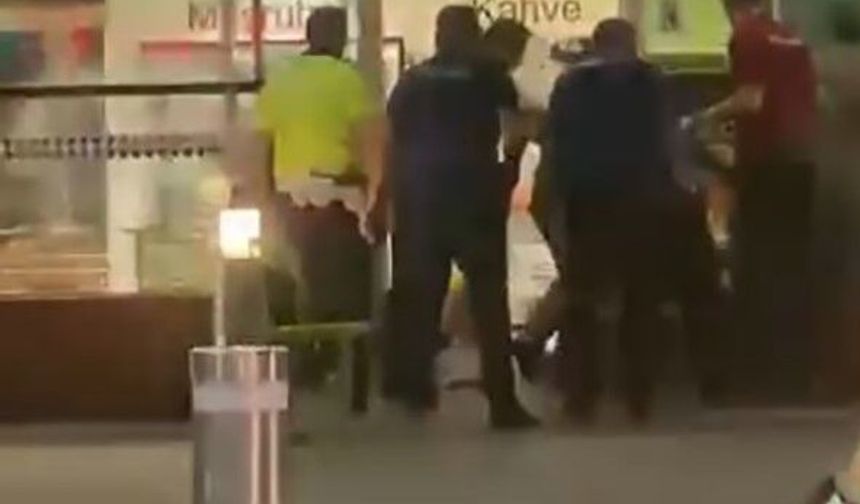 Adnan Menderes Havalimanında hareketli anlar: 4 polis bıçaklandı