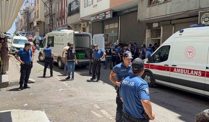 Cezaevinden izinli çıktı, eşini öldürdü, kendini astı