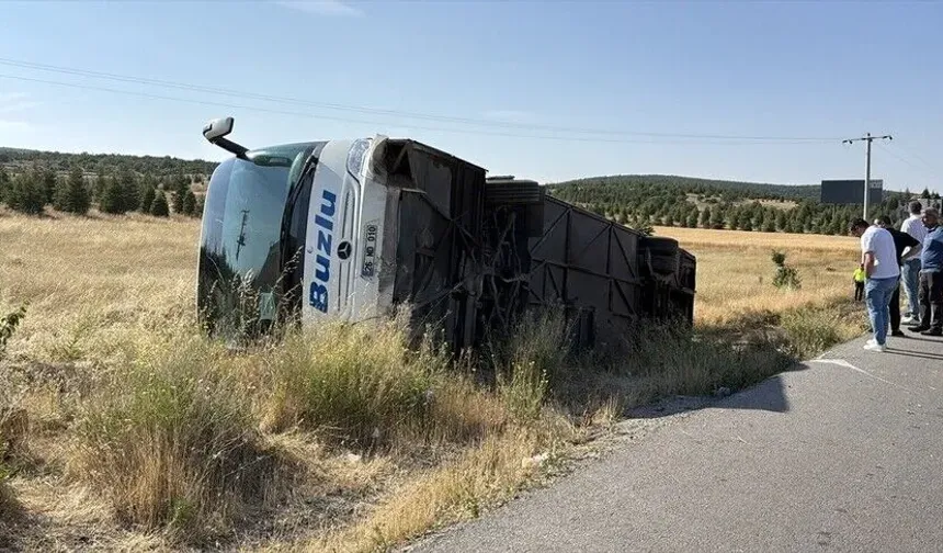 Eskişehir'de yolcu otobüsü devrildi: 24 yaralı