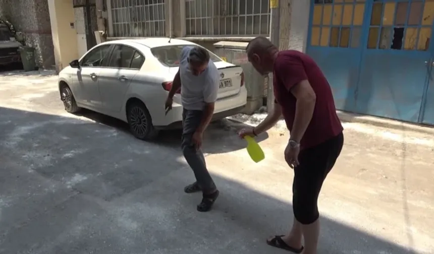 Bursa'da pireler sokağı istila etti