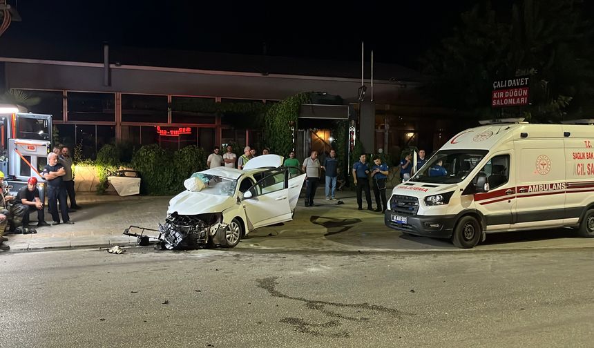 Bursa'da otomobil ile jip çarpıştı: 2 güvenlik görevlisi hayatını kaybetti