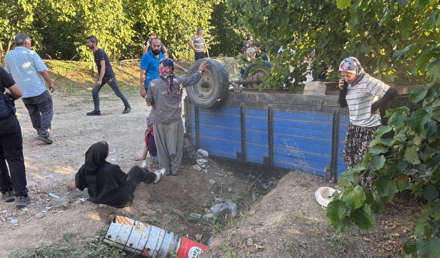 Sakarya'da fındık işçilerini taşıyan traktör devrildi: 18 yaralı