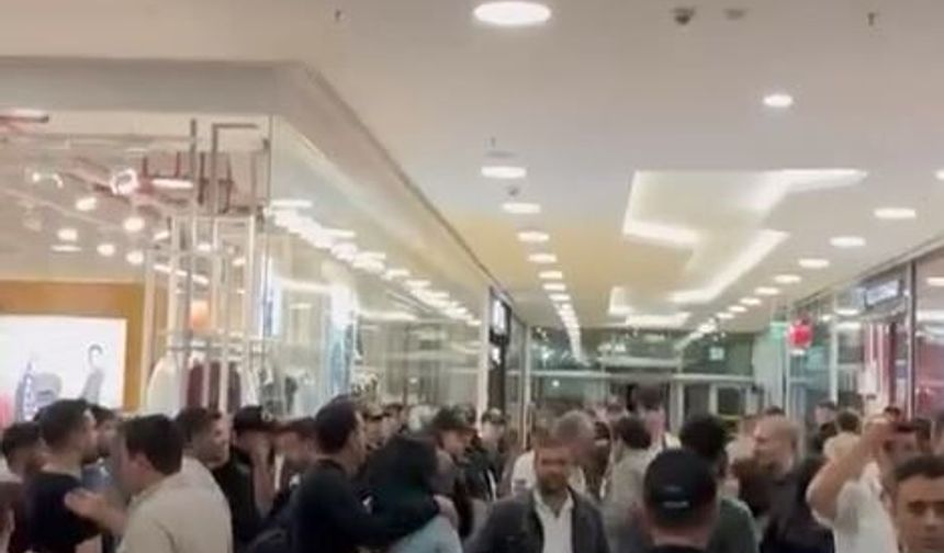 Özcan Deniz konserinde çıkan olayda bir kişi bıçaklandı