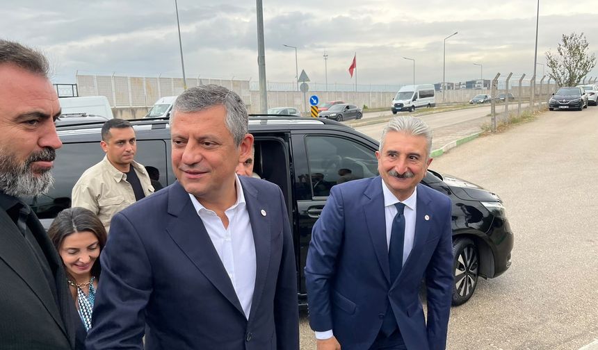 Özgür Özel Mustafa Bozbey’i cezaevinde ziyaret etti
