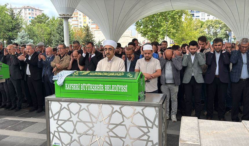Başına kaya parçası düşen bebek hayatını kaybetti