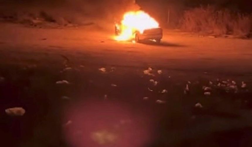 Bursa'da park halindeki otomobil alev topuna döndü