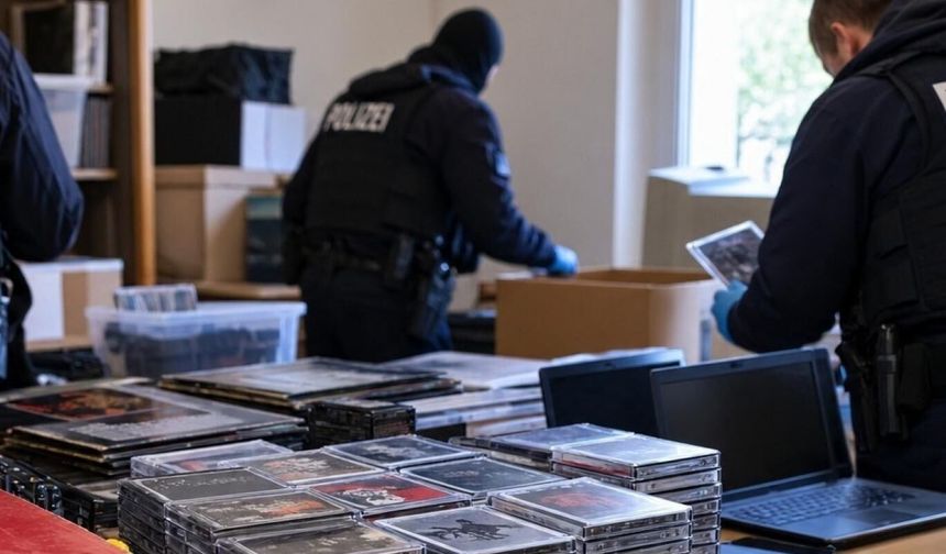 Almanya'da Nazi öven müzik operasyonu: 33 bin kayıt