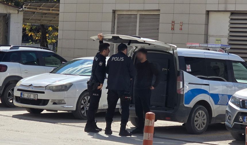 Bursa'da okula silahla giren genç panik yaşattı