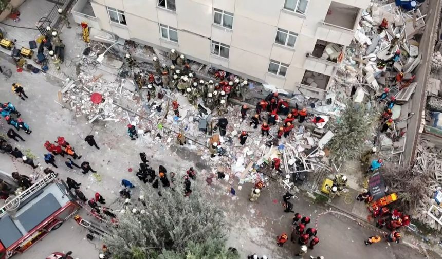 Maltepe'de 7 katlı binada çökme!! Enkaz altında kalanlar var