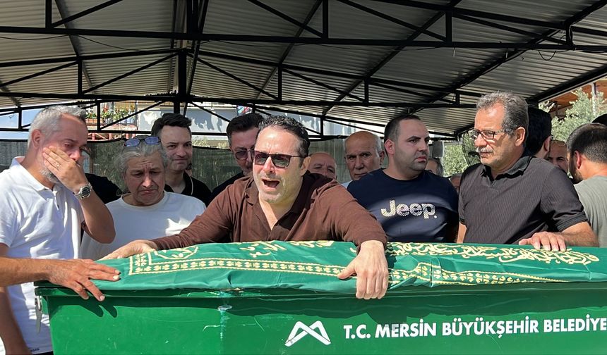 Şarkıcı Atilla Taş'ın kızı gözyaşlarıyla toprağa verildi