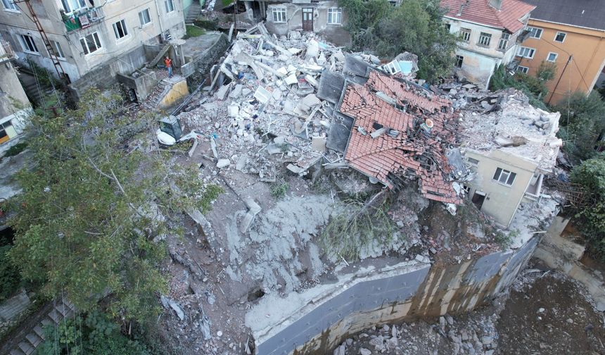 Zonguldak'ta 3 katlı bina çöktü: 1 kişi öldü