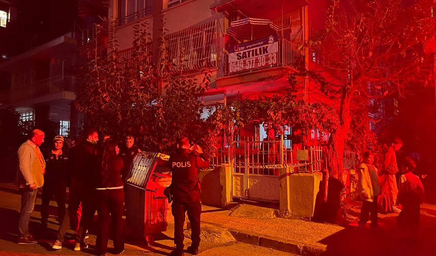 Mersin'de 3 katlı binanın zemini çökmesi: 40 kişi tahliye edildi