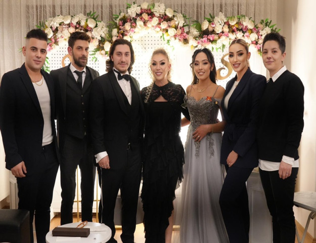 Sanatci Gullunun En Mutlu Gunu 1734162421