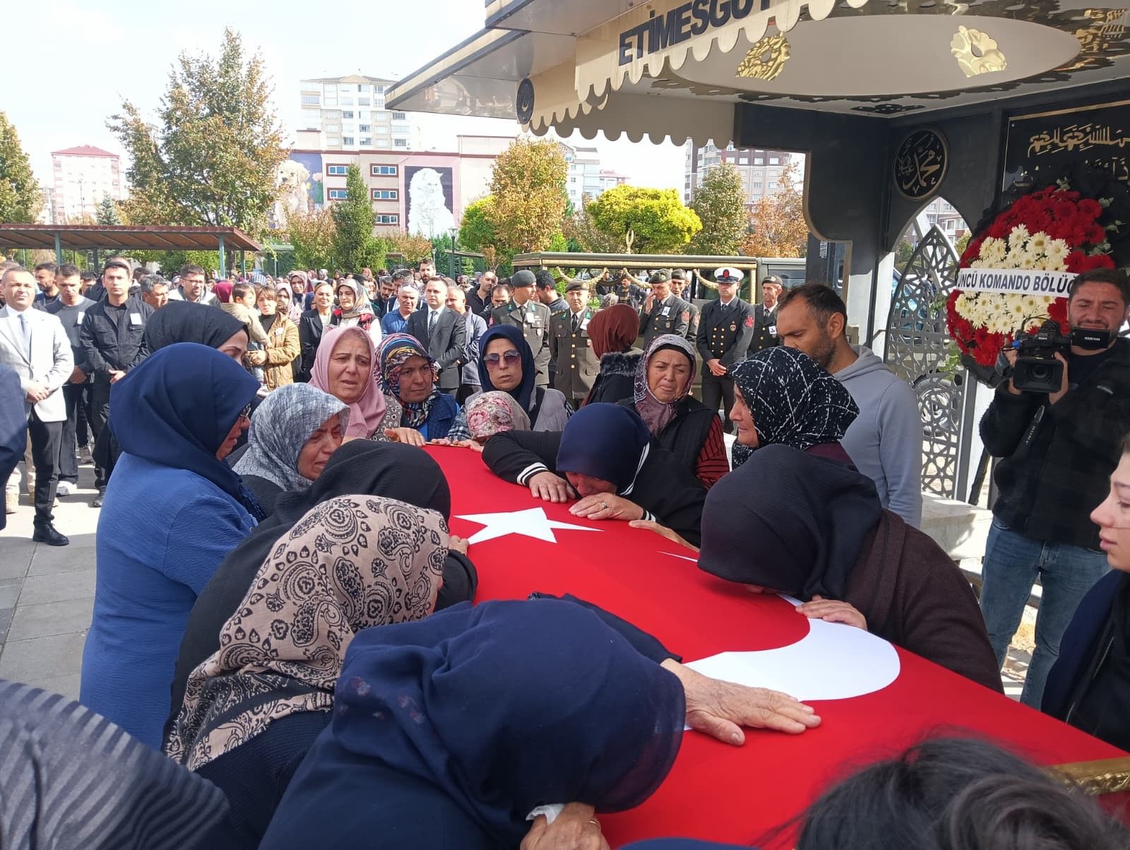 Edremit'te öldürülen uzman çavuş toprağa verildi