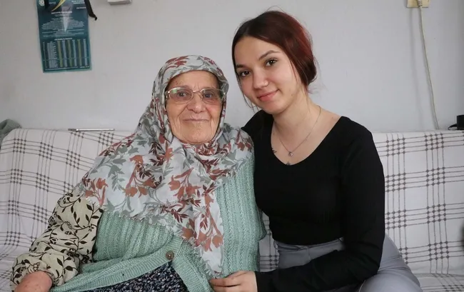 0X0 Torununa Terlikle Vuran 80 Yasindaki Asiye Nineye Kotu Haber 4 Yil 2 Ay Hapis Cezasina Carptirildi 1743752204145