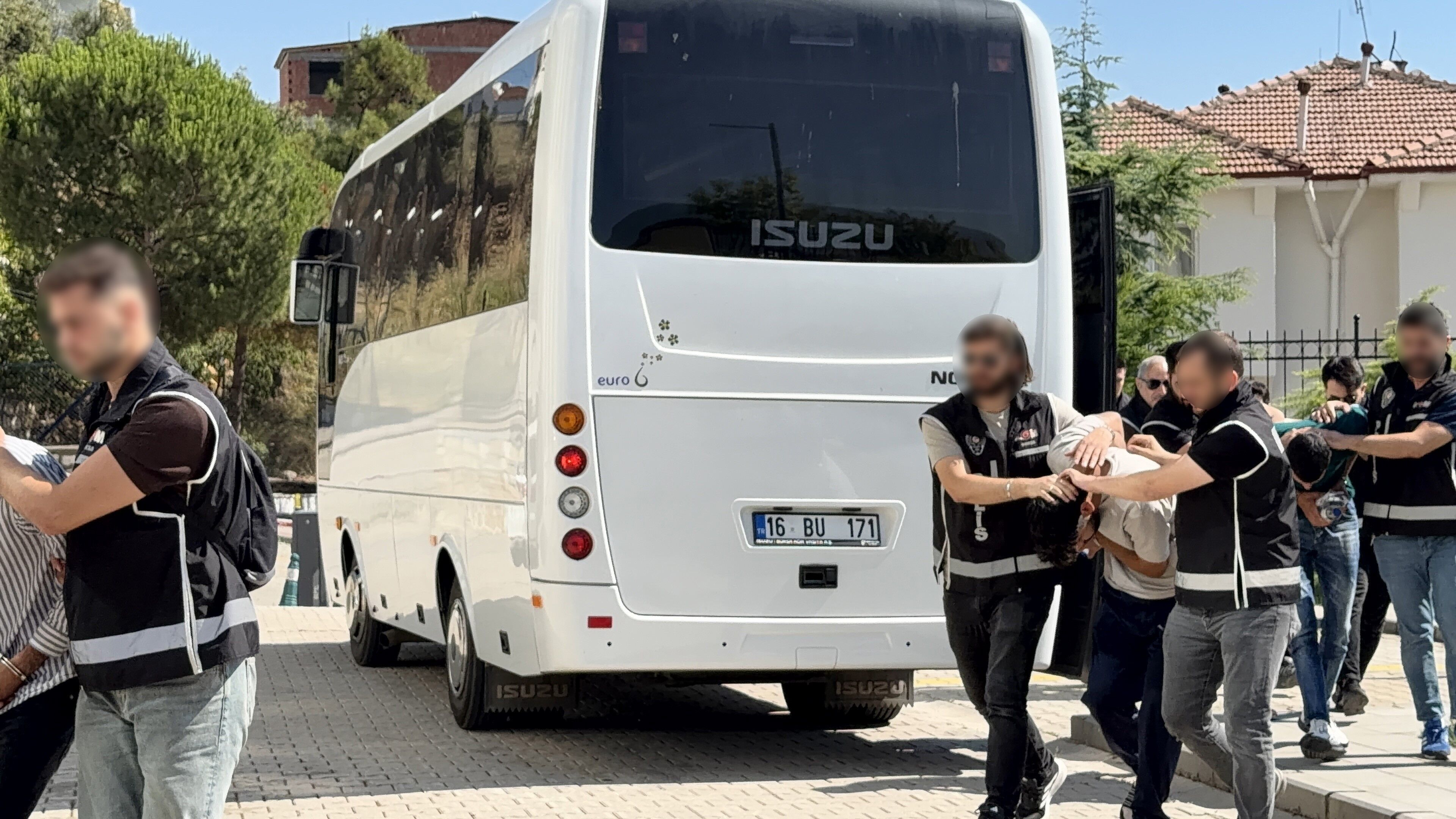 Daltonlar’a Bursa'da şafak baskını : 9 gözaltı