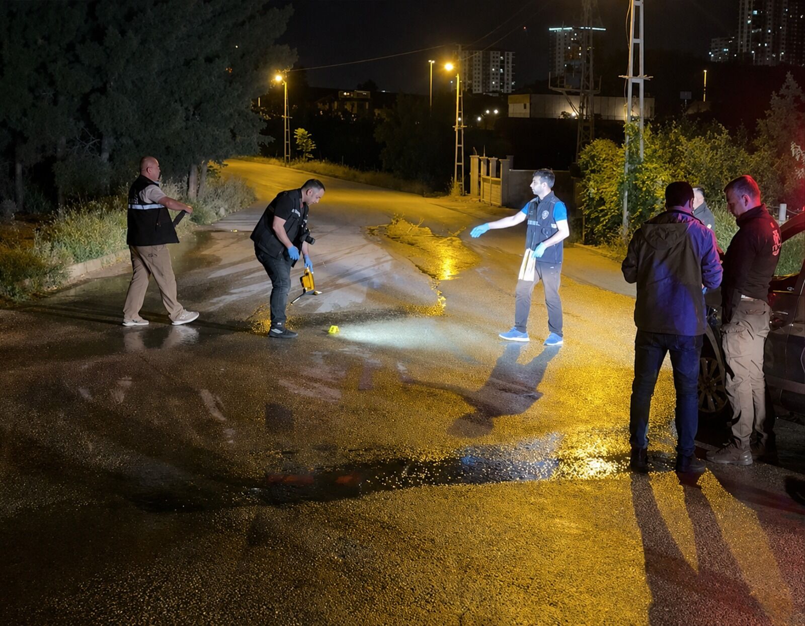 Bıçaklı kavgada kan aktı: 2 arkadaş ağır yaralandı