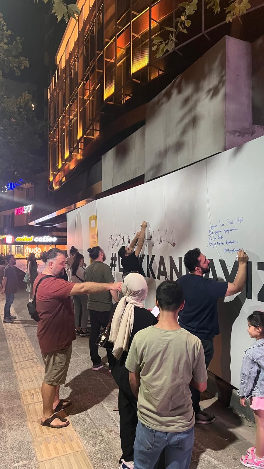 Bursa'da inşaat brandası not defterine dönüştü!! Gören yazıyor..