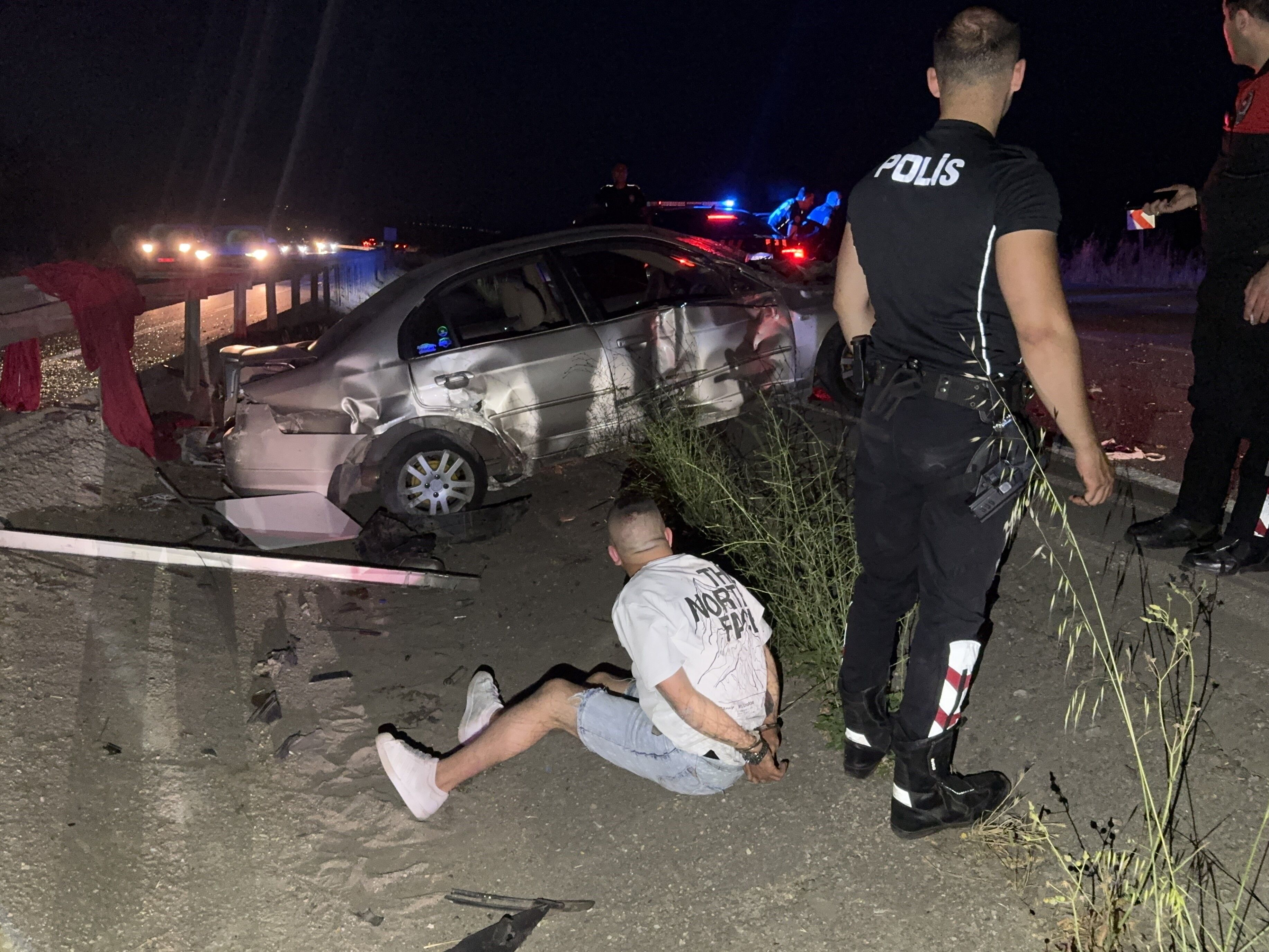 Bursa'da 100 kilometrelik kovalamaca bariyere çarpınca bitti