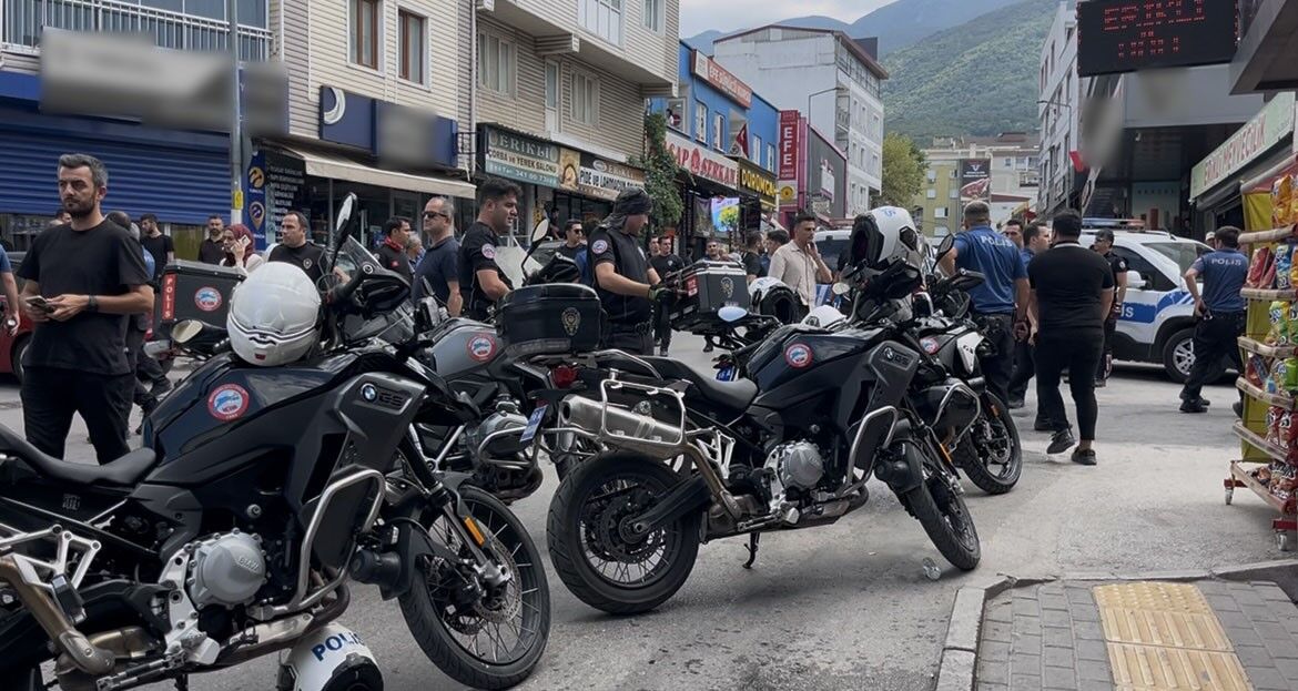 Bursa'da akraba kavgası!! Ortalık savaş alanına döndü